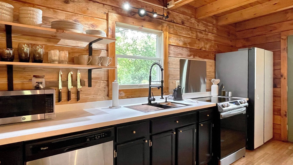 Mount Marion Cabin | Charming Element Cabin. Pet-Friendly!