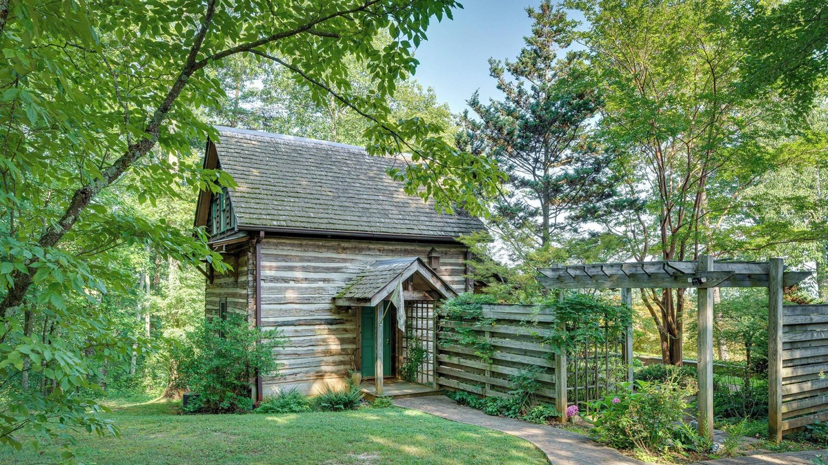 Bostic Cabin | Charming Ellenboro Cabin on 12 Acres w/ Courtyard!