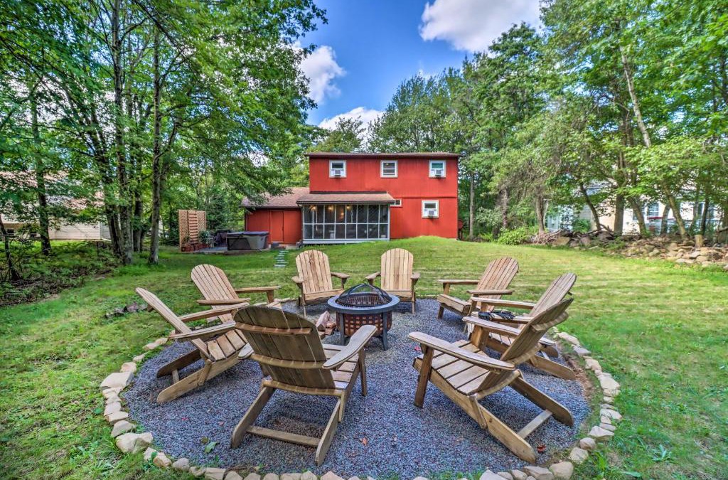 Long Pond House | Charming Emerald Lakes Cottage with Hot Tub!