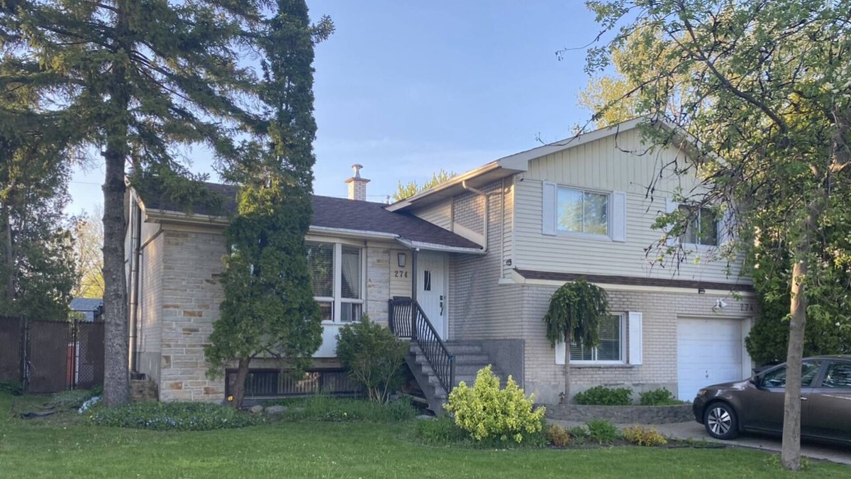 Montreal House | Charming Entire Home-3 Bedrooms-2 Bathrooms - In a Sought After Neighbourhood