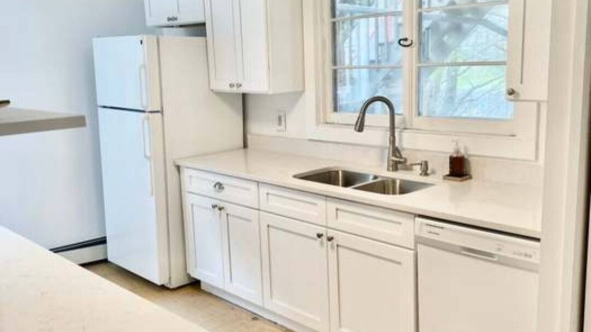 White Mills House | Charming Entire Main Floor with WiFi in downtown Hawley