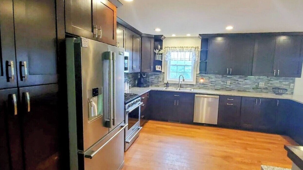 Cortland House | Charming estate with large rooms and AC in quaint Cortland