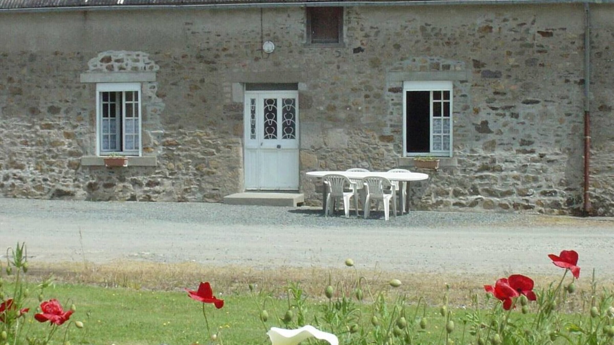 Tourville-sur-Sienne Cottage | Charming Farmhouse: Beach Nearby, Pet-Friendly, WiFi, BBQ, Fishing Pond, Farm Activities