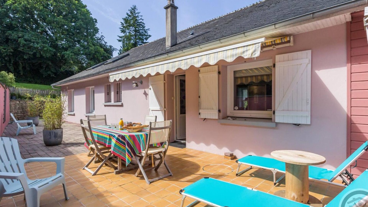 Gonneville-le-Theil Cottage | Charming Family Home with Garden, Close to Nature, 3 Bedrooms, Modern Amenities, Near Barfleur and Cherbourg