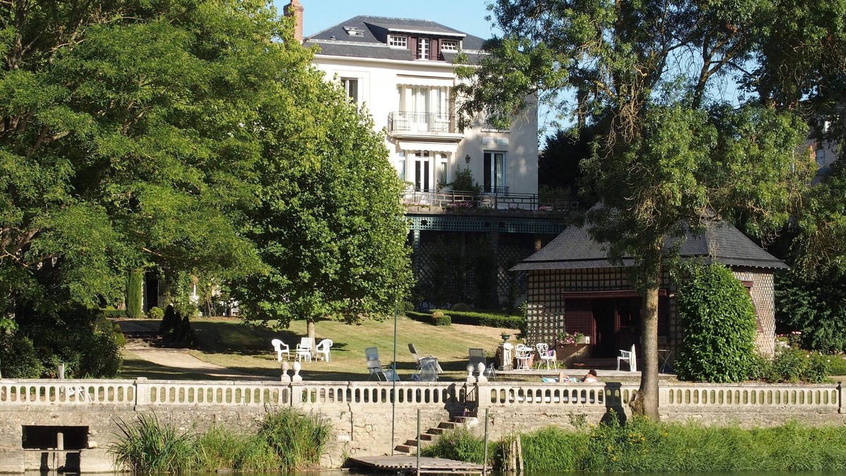 Seiches-sur-le-Loir House | Charming family home-large flowered garden-banks of the Loir-1h30 Paris 6-15pers