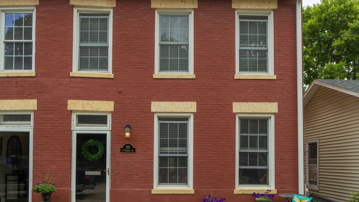 Galena House | Charming Fall Stay on Prospect St ~ Walkable 2 Downtown Galena w/Parking!