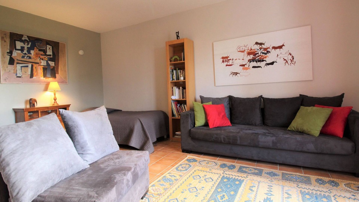 Montilliers Cottage | Charming family cottage with garden and Wifi, pets allowed