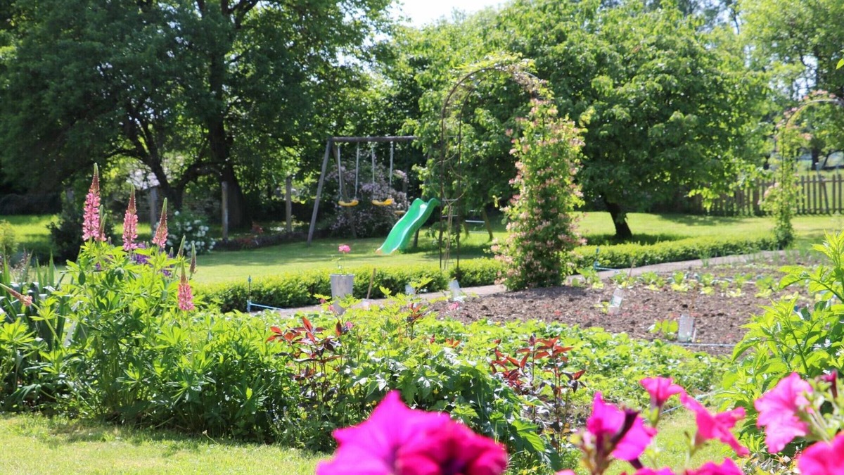 Saint-Blin Cottage | Charming Family Cottage with Garden, Terrace, and WiFi in Saint-Blin