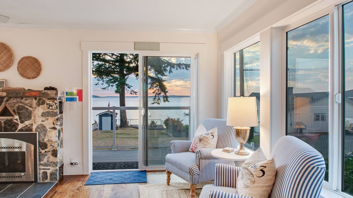 Camano Island House | Charming, family-friendly beach house w/a full kitchen & private beach access