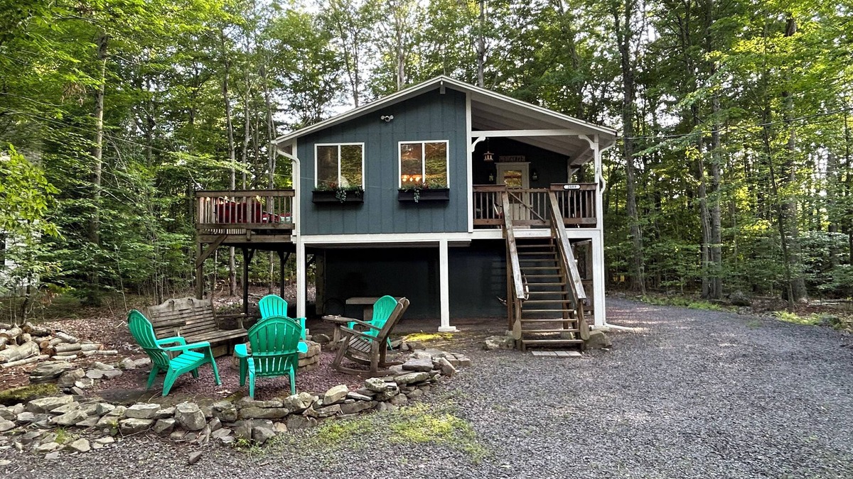 Thornhurst House | Charming Family Friendly 3-bedroom house in Pleasant Arrowhead Pocono Lake