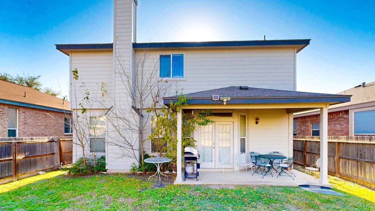 Helotes House | Charming family friendly home, enclosed backyard & 20 miles from San Antonio