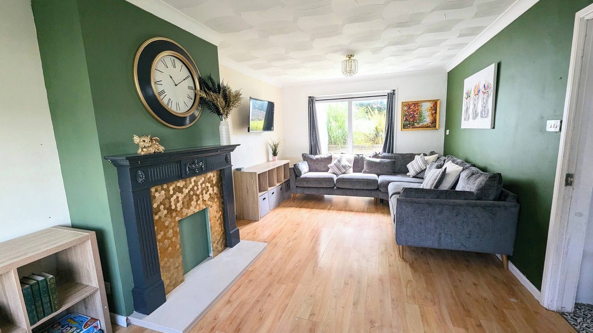 Neyland House | Charming Family Home near the Sea that welcomes Pets
