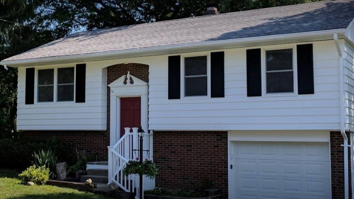 Jamestown House | Charming family home close to downtown