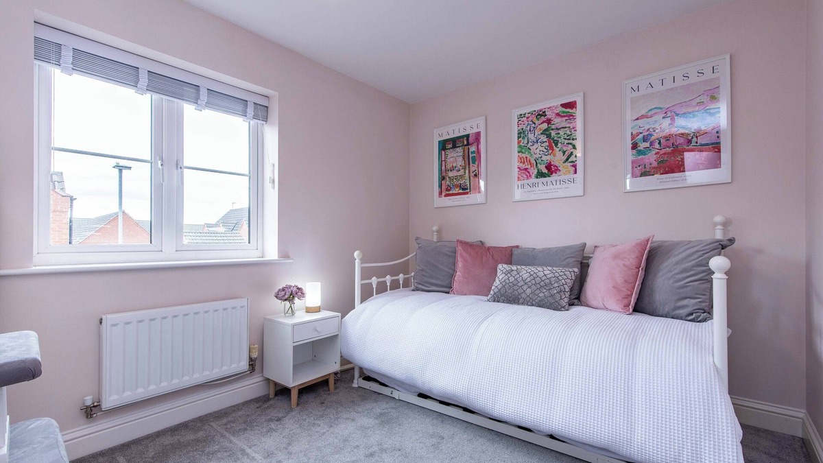 Bingham House | Charming Family Retreat - 3 Bed Home in Bingham