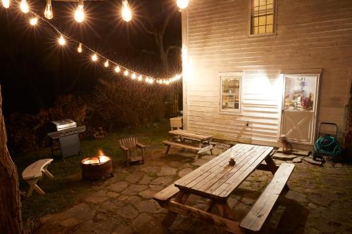 Rensselaerville House | Charming farmhouse retreat w fire pit and fully stocked kitchen