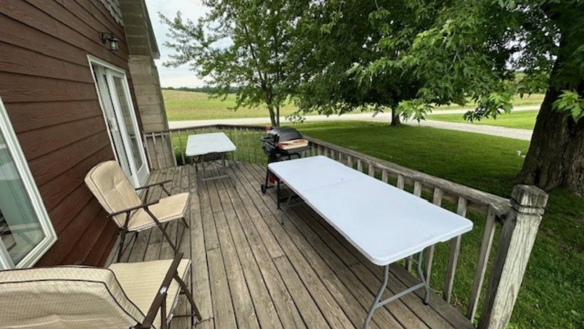 Spring Valley Other | Charming farmhouse with 4 bedrooms and WiFi, AC near Spring Valley