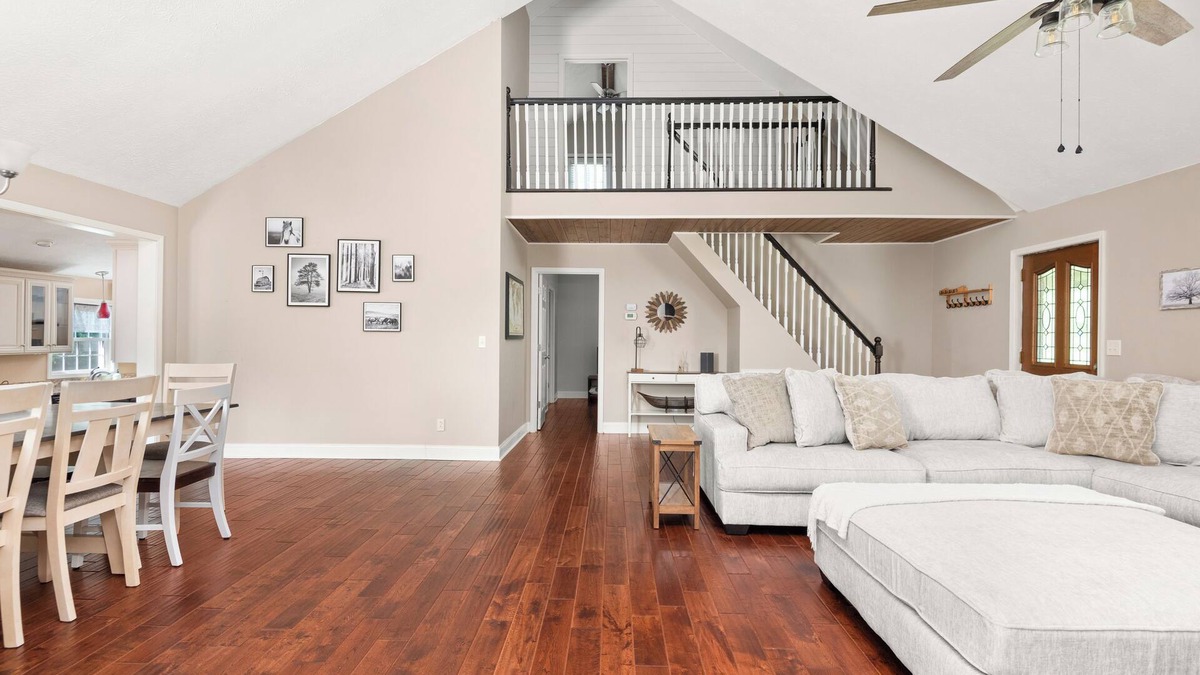 Greenbrier House | Charming Farmhouse Getaway – Peaceful Country Escape with Modern Comforts!