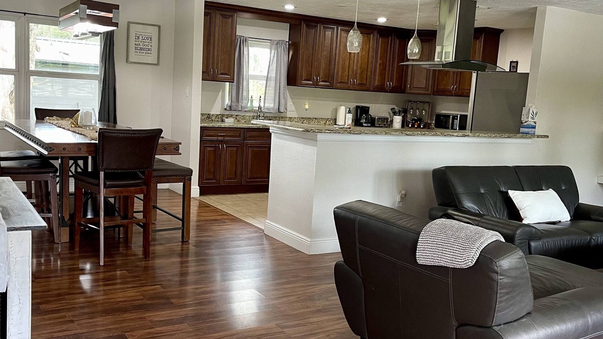 Bearss Plaza Other | Charming Farmhouse Getaway in Plant City