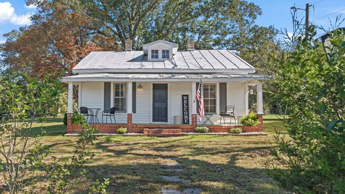 Bumpass Other | Charming Farmhouse in Mineral, conveniently located near Short Pump & Lake Anna