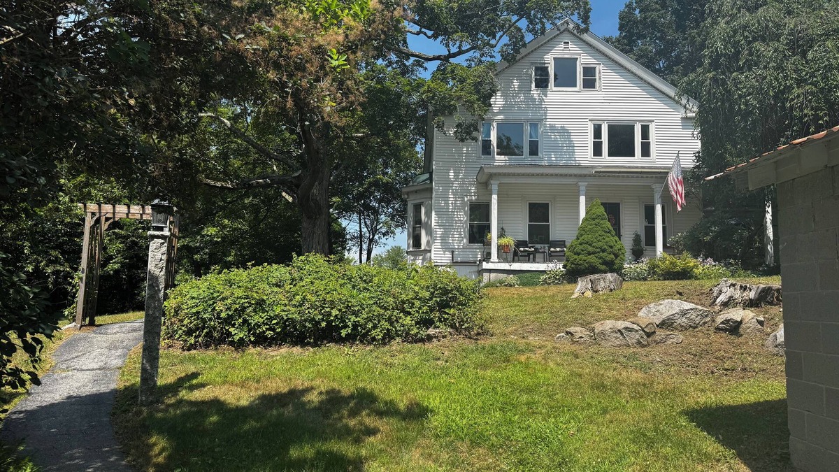 Suncook Other | Charming farmhouse in Pembroke - Family and pet friendly
