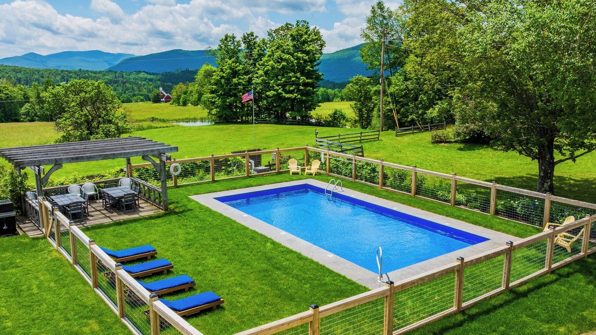 Rochester House | Charming farmhouse near Killington & Sugarbush