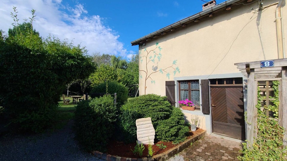 Nonville Cottage | Charming Farmhouse Retreat near Vittel – Cozy Interiors, Fireplace, Farm Animals & Garden Access