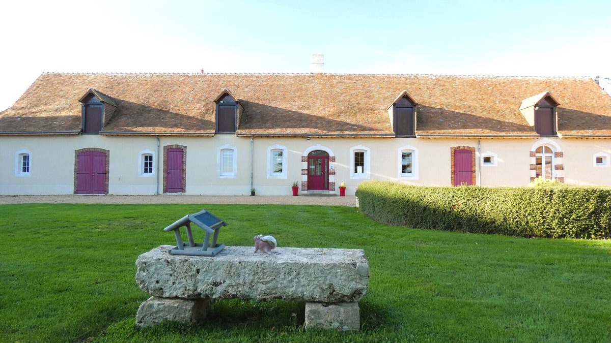 Boisgasson Cottage | Charming Farmhouse Stay: Game Room, Spacious Garden, Near Historic Chateaux