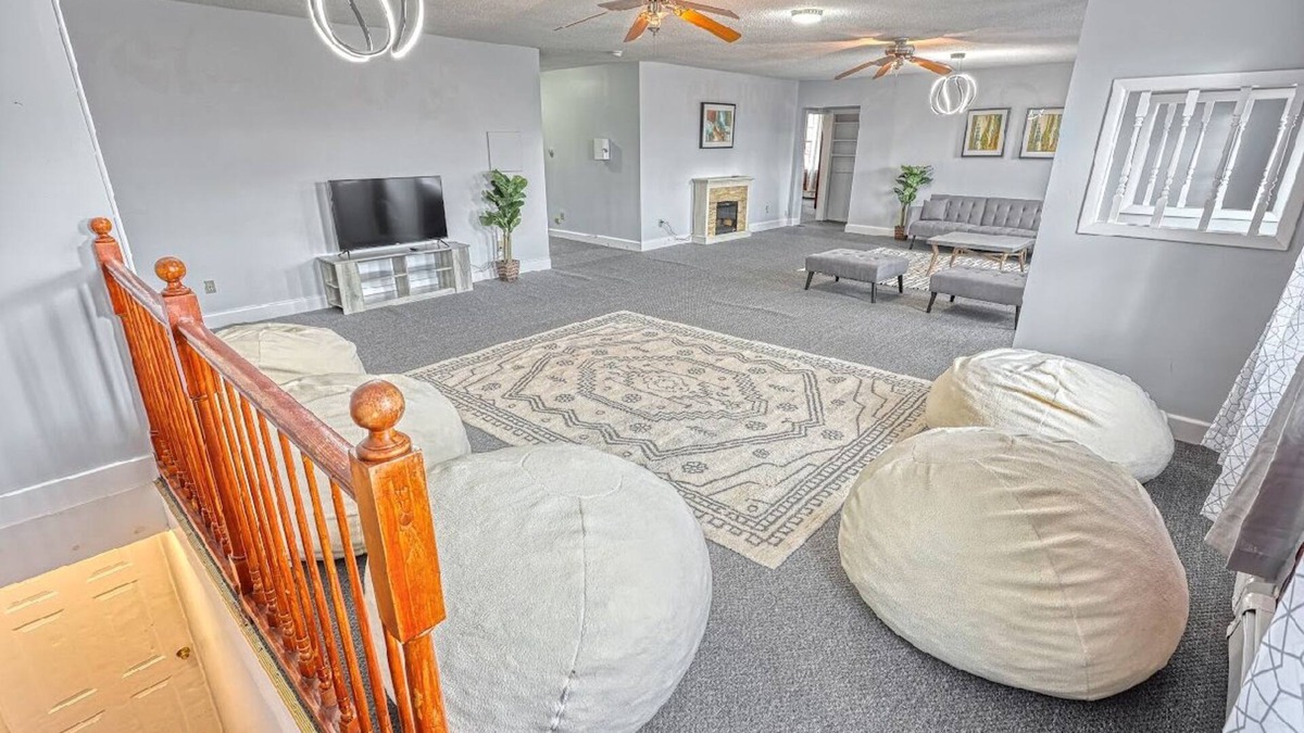 Warfordsburg Other | Charming farmhouse with 9 bedrooms and WiFi, AC in enjoyable Warfordsburg