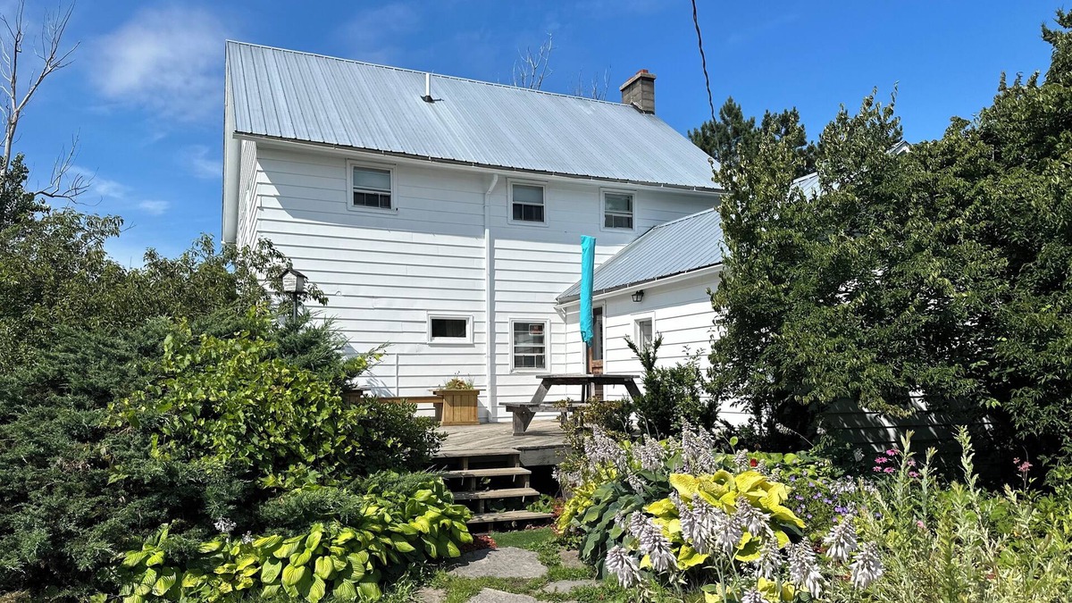 South Hero House | Charming Farmhouse with pond & views on 11+ acres. Trails & Sledding hill