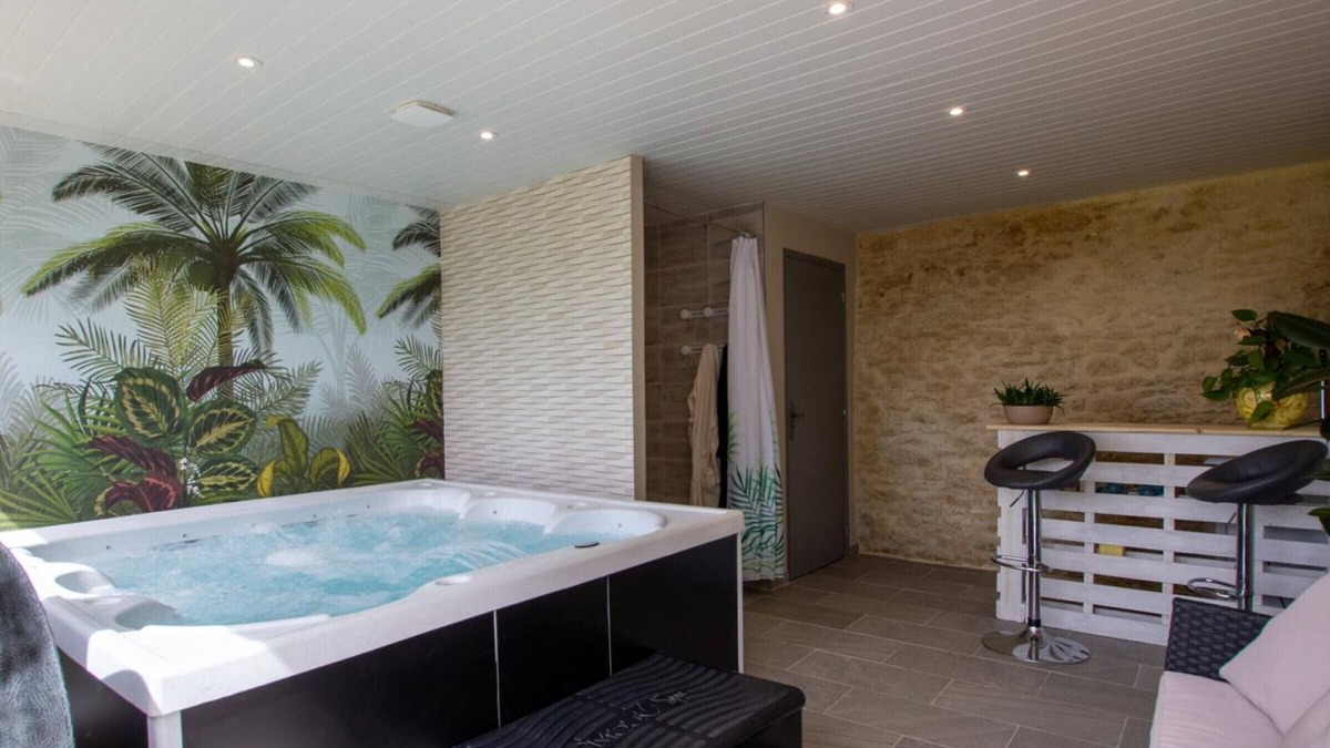 Paulin Cottage | Charming Farmhouse with Jacuzzi, Near Sarlat - Sleeps 6