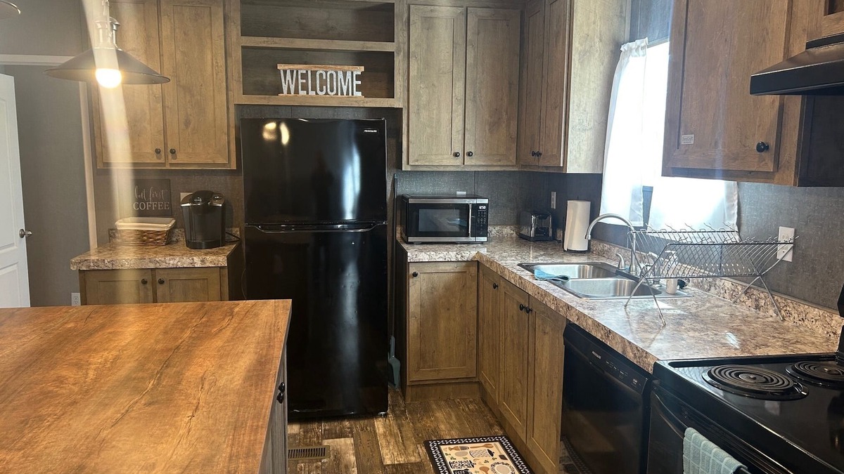 Arial House | Charming Fenced 3-BR house in serene Easley close to Swamp Rabbit Trail
