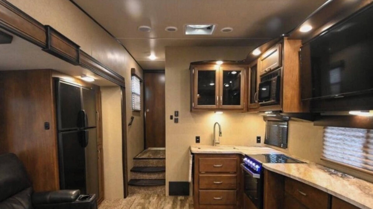 Moodys House | Charming Fifth Wheel Getaway in Tahlequah