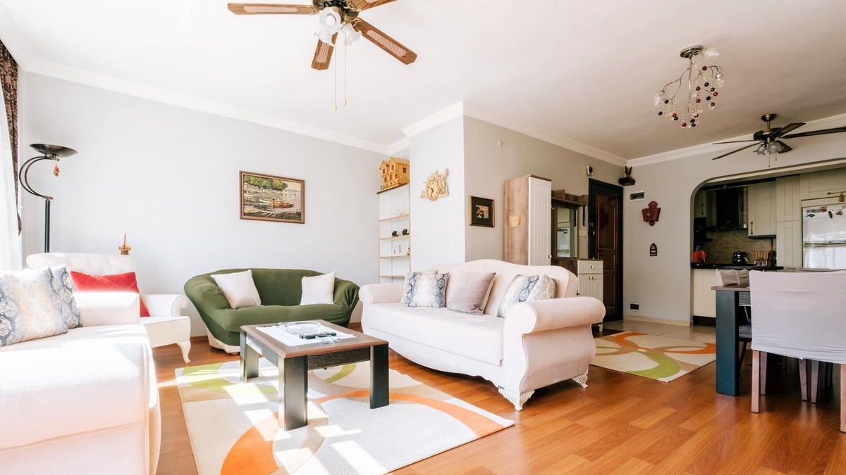 Moda Apartment | Charming Flat w Balcony 5 min to Moda Coast