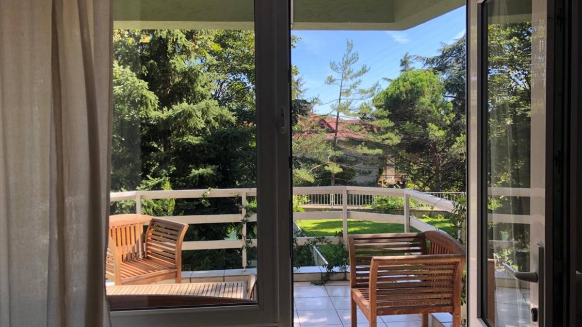 Arnavutkoy Apartment | Charming Flat w Balcony in Besiktas