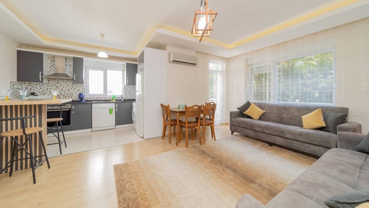 Konyaalti Apartment | Charming Flat w Balcony 5 min to Beach in Antalya