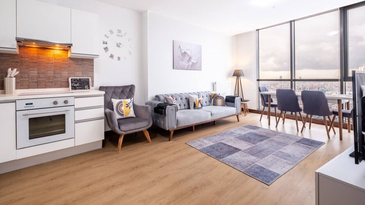 Atasehir Apartment | Charming Flat with City View in Atasehir