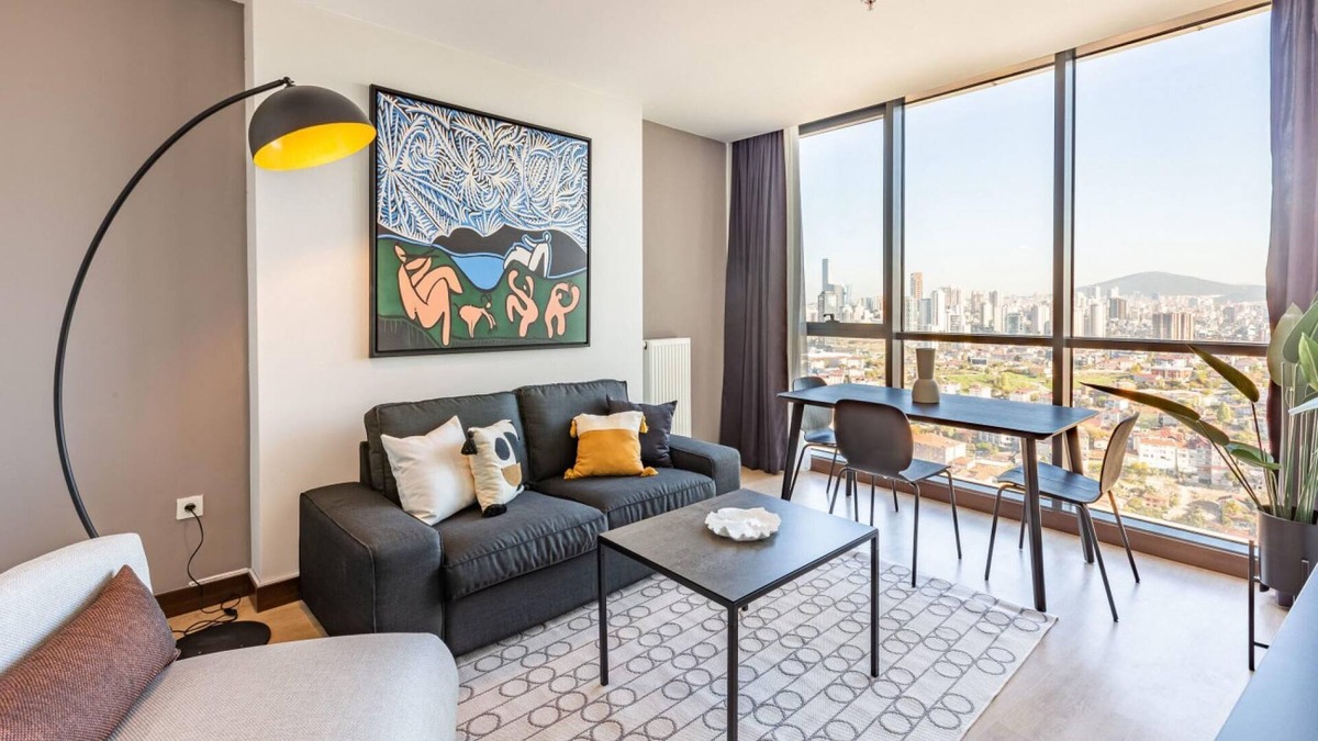 Atasehir Apartment | Charming Flat with Gorgeous City View in Atasehir