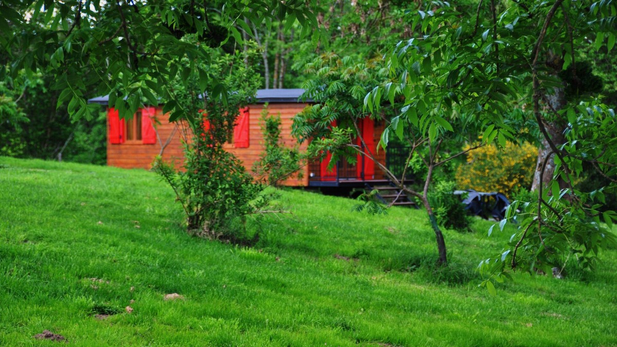 Peyrat-la-Noniere House | Charming Florentine caravan Peyrat La Nonière on estate with Château pond