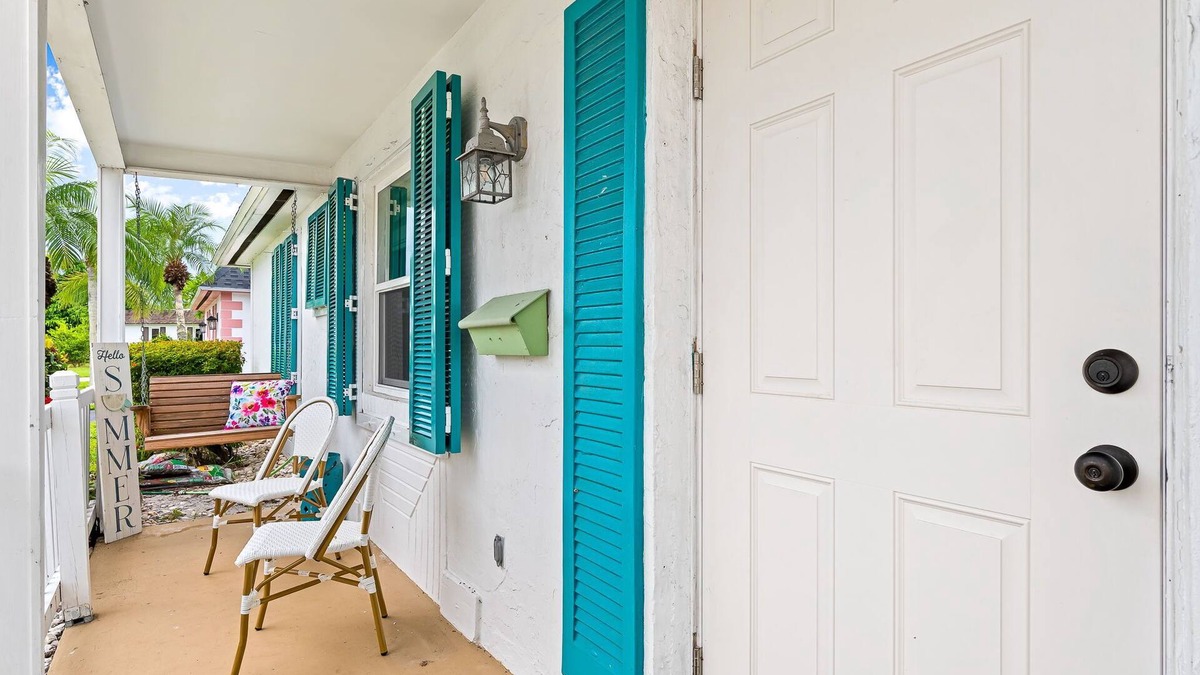 East Naples Villa | Charming Florida home: only 2 miles to the beach and 5th Ave