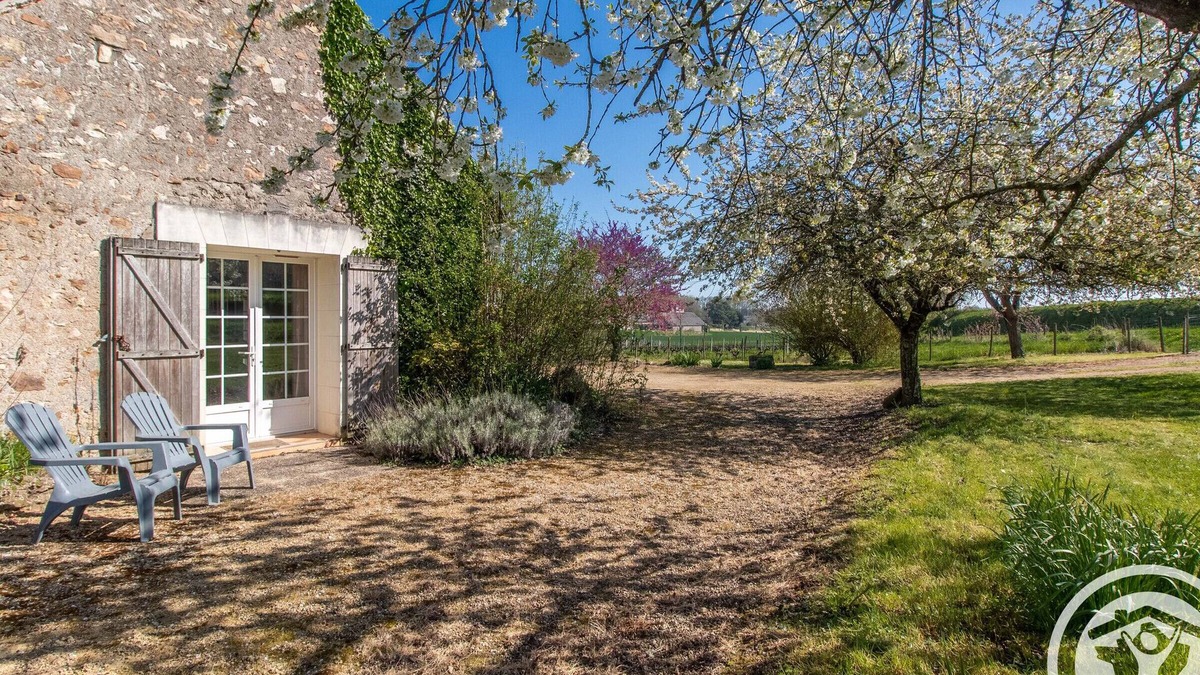 Coutures Cottage | Charming Cottage Between Vineyards & Woods, Near Angers & Saumur