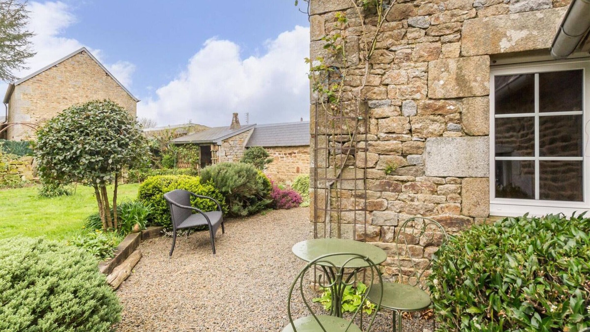 Coulouvray-Boisbenatre Cottage | Charming Countryside House with Private Garden Near Hiking Trails