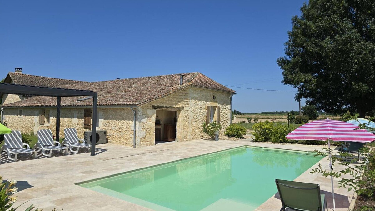 Lamonzie-Saint-Martin Cottage | Charming stone cottage with shared pool, WiFi, near Bergerac