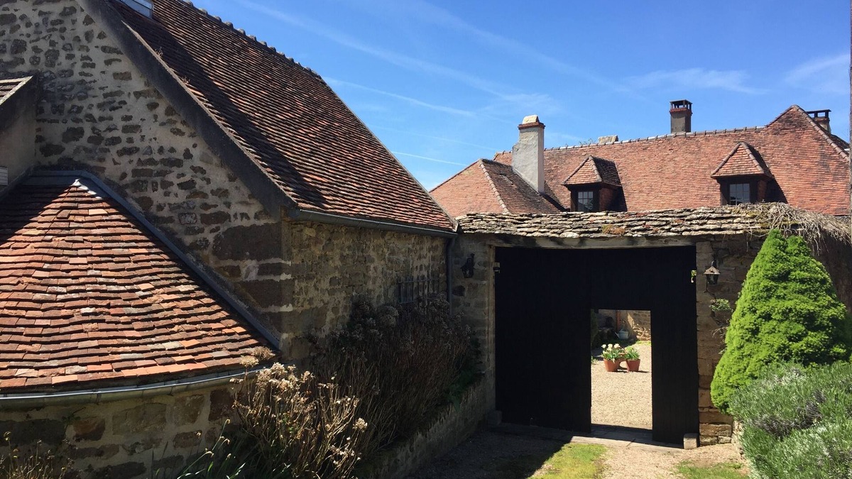 Montigny-sur-Armancon House | Charming house in a former presbytery