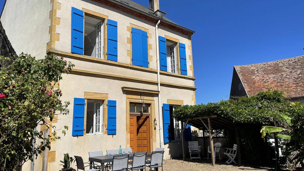 Pierrefitte-sur-Loire Cottage | Charming 18th-Century House with Garden, Near Lake & Attractions, Perfect for Families & Friends