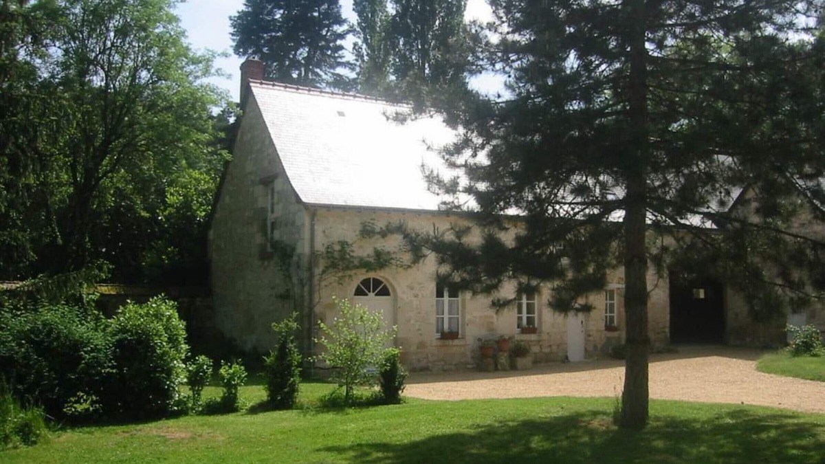 Saint-Benoit-la-Foret Cottage | Charming XVIIIth-Century Cottage Near Chinon – Private Garden, Terrace & Game Room