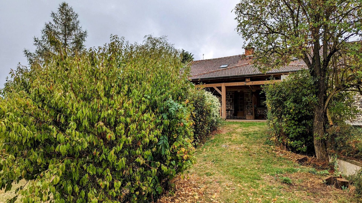 Saint-Didier-sur-Doulon Cottage | Charming Cottage near La Chaise-Dieu: Tranquil Retreat, Spacious Grounds, and Cozy Interiors