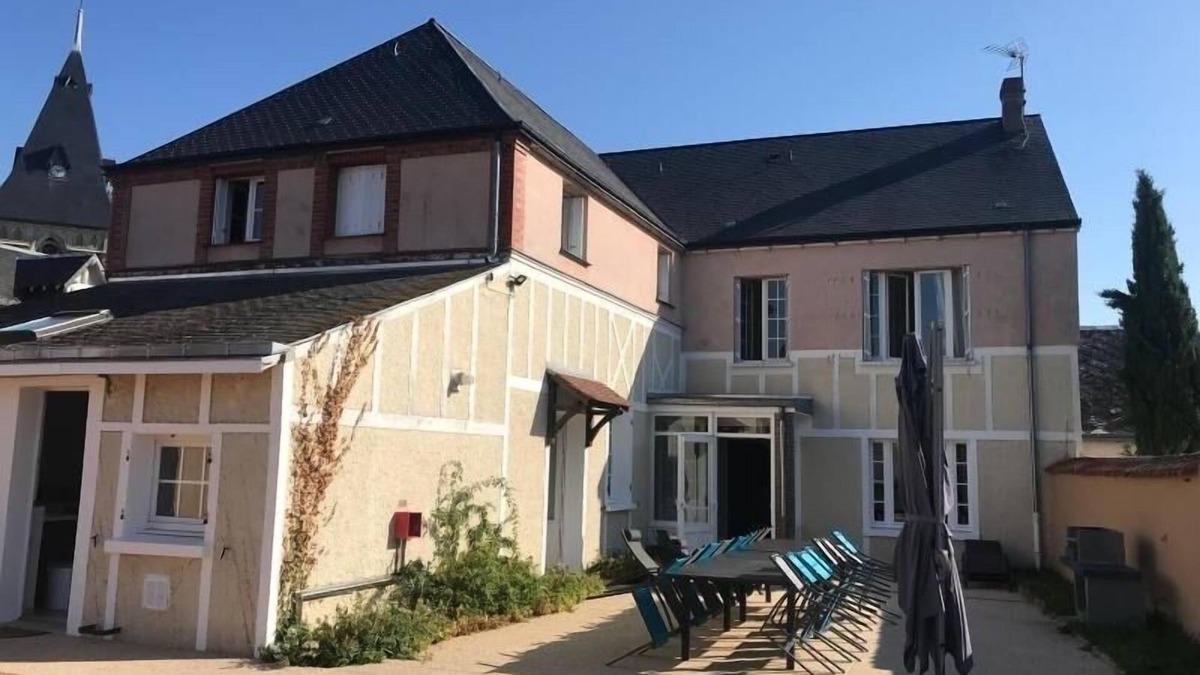 Saint-Georges-sur-Eure Cottage | Charming 14-Person Country House with Garden, BBQ, Parking, Near Chartres