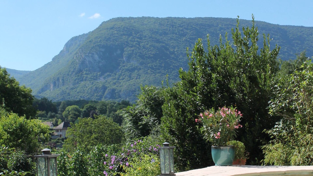 Saint-Martin-de-Bavel Cottage | Charming stone cottage with sauna, pool, near the Grand Colombier and lakes
