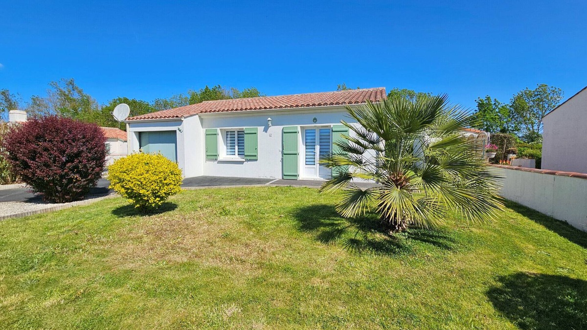 Saint-Michel-en-l'Herm House | Charming, Quiet House Near Beach & Countryside - Ideal Getaway