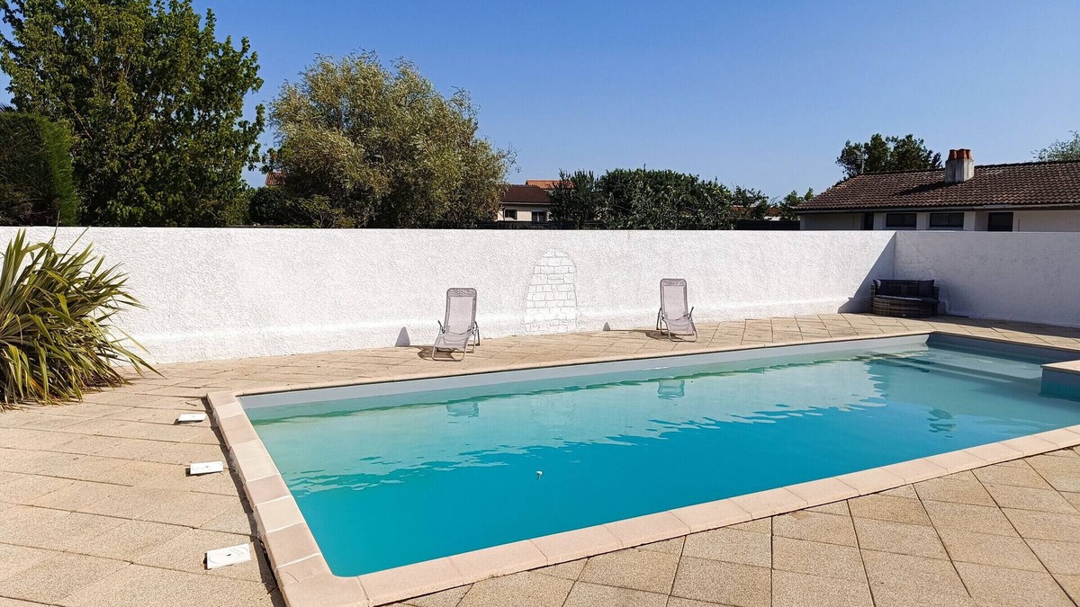 Saint-Michel-en-l'Herm Cottage | Charming Cottage with Pool, Near Beaches and Nature, St. Michel en l'Herm